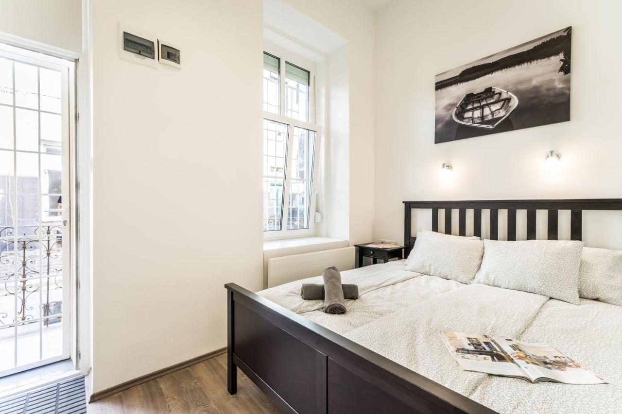Cosy Studios In The Heart Of The City บูดาเปสต์ ภายนอก รูปภาพ
